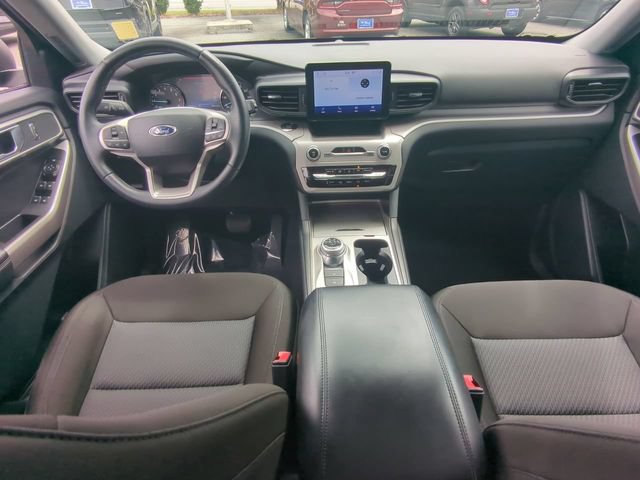Certified 2024 Ford Explorer XLT RWD image 16