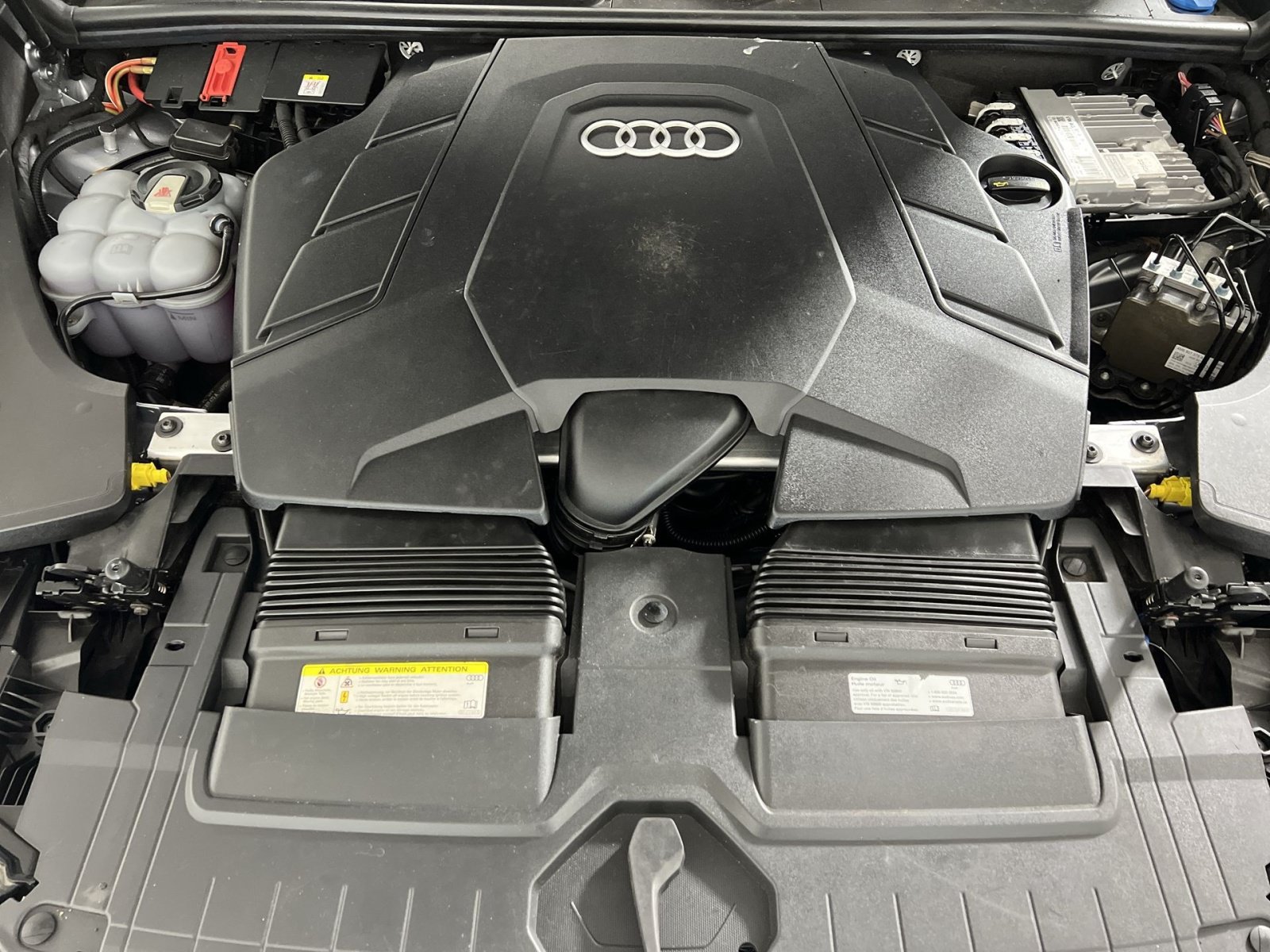 Used 2020 Audi Q8 Premium Plus w/ Premium Plus Package AWD/4WD image 28