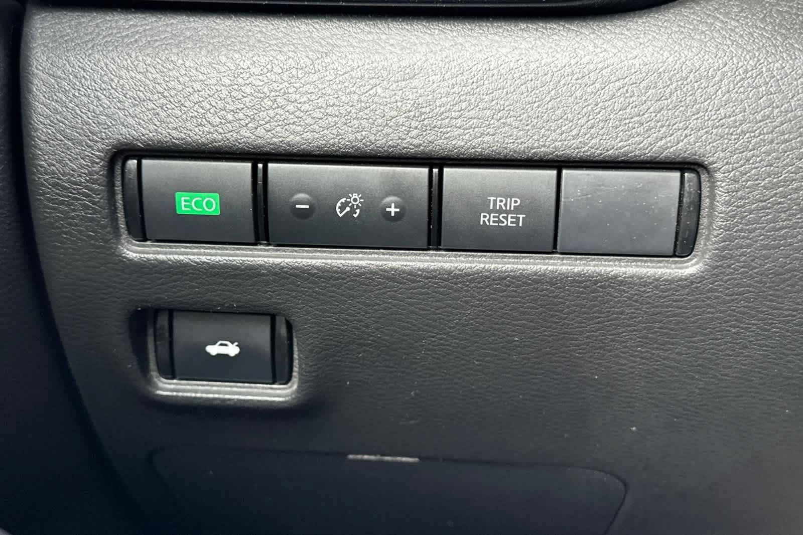 Used 2025 Nissan Sentra SV FWD image 28