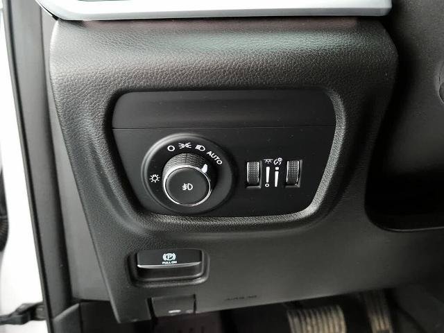 Used 2025 Jeep Grand Cherokee Limited w/ Luxury Tech Group II AWD/4WD image 19