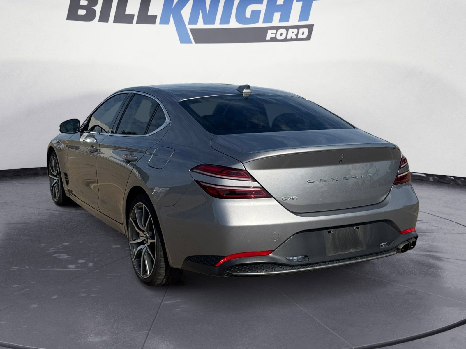 Used 2023 Genesis G70 2.0T RWD image 3