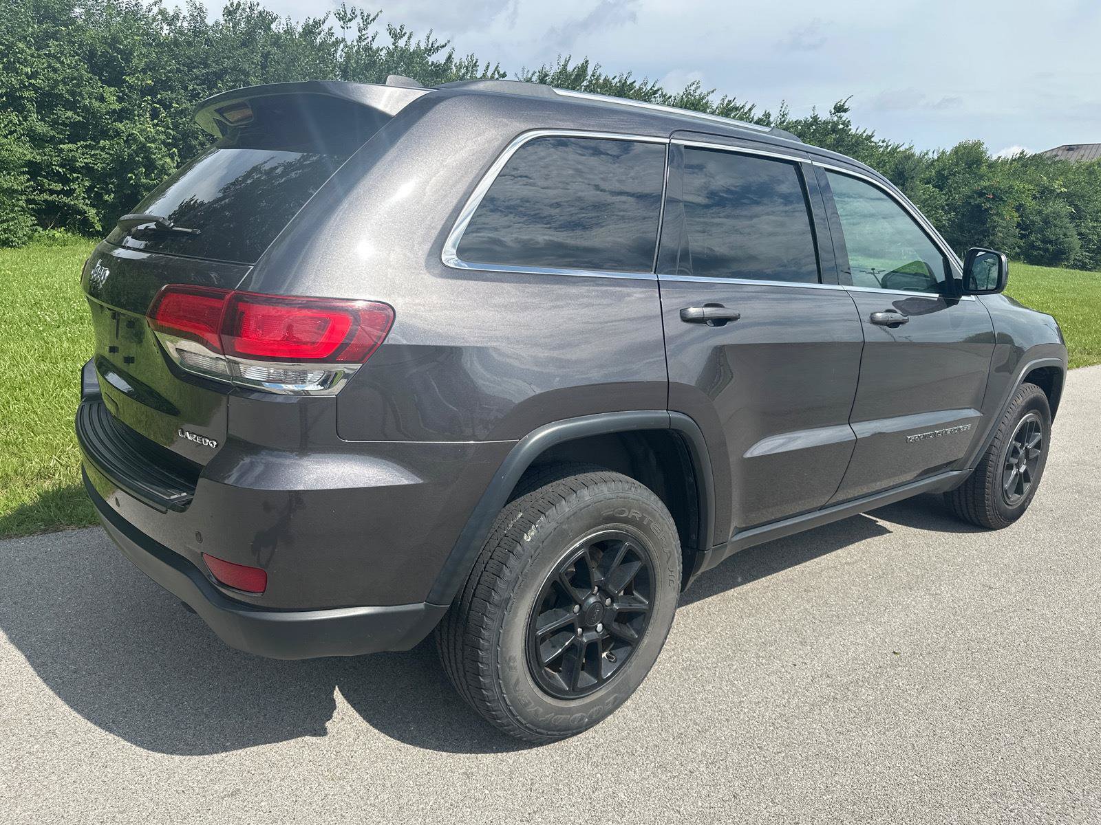 Used 2020 Jeep Grand Cherokee Laredo AWD/4WD image 14