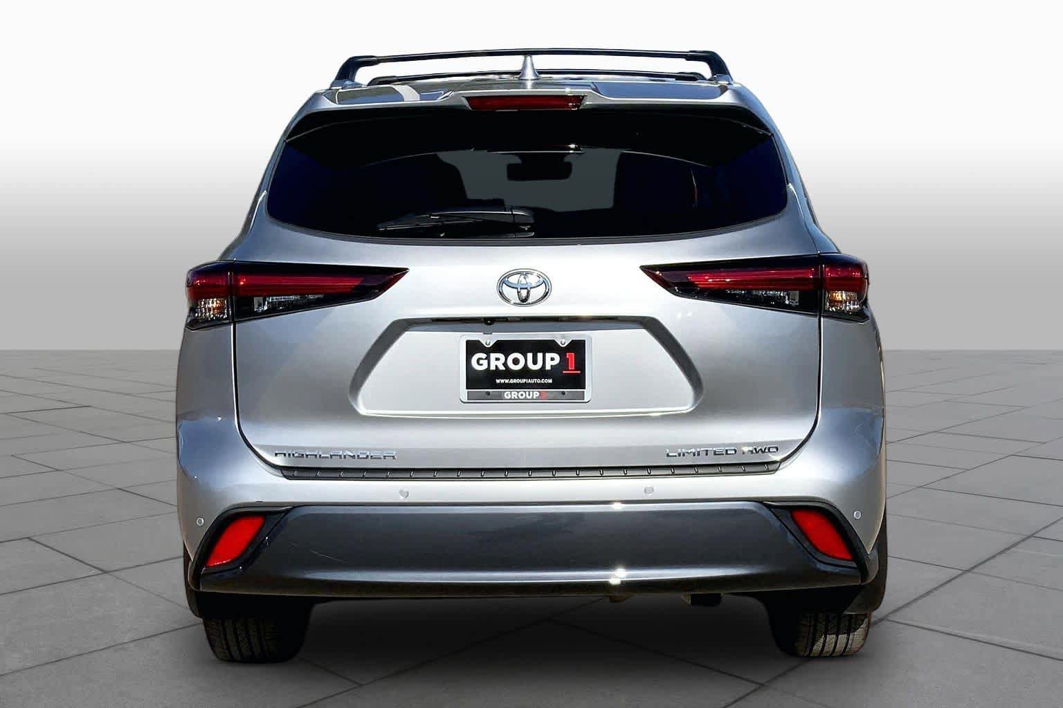 Used 2025 Toyota Highlander Limited AWD/4WD image 5