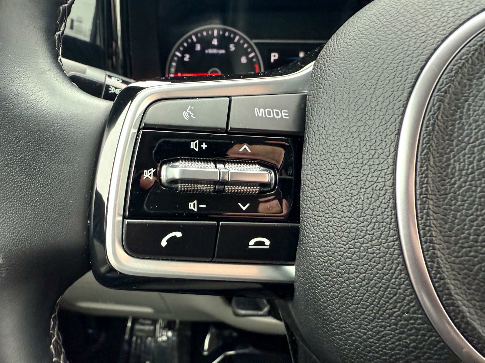 Used 2023 Kia Sorento S image 36