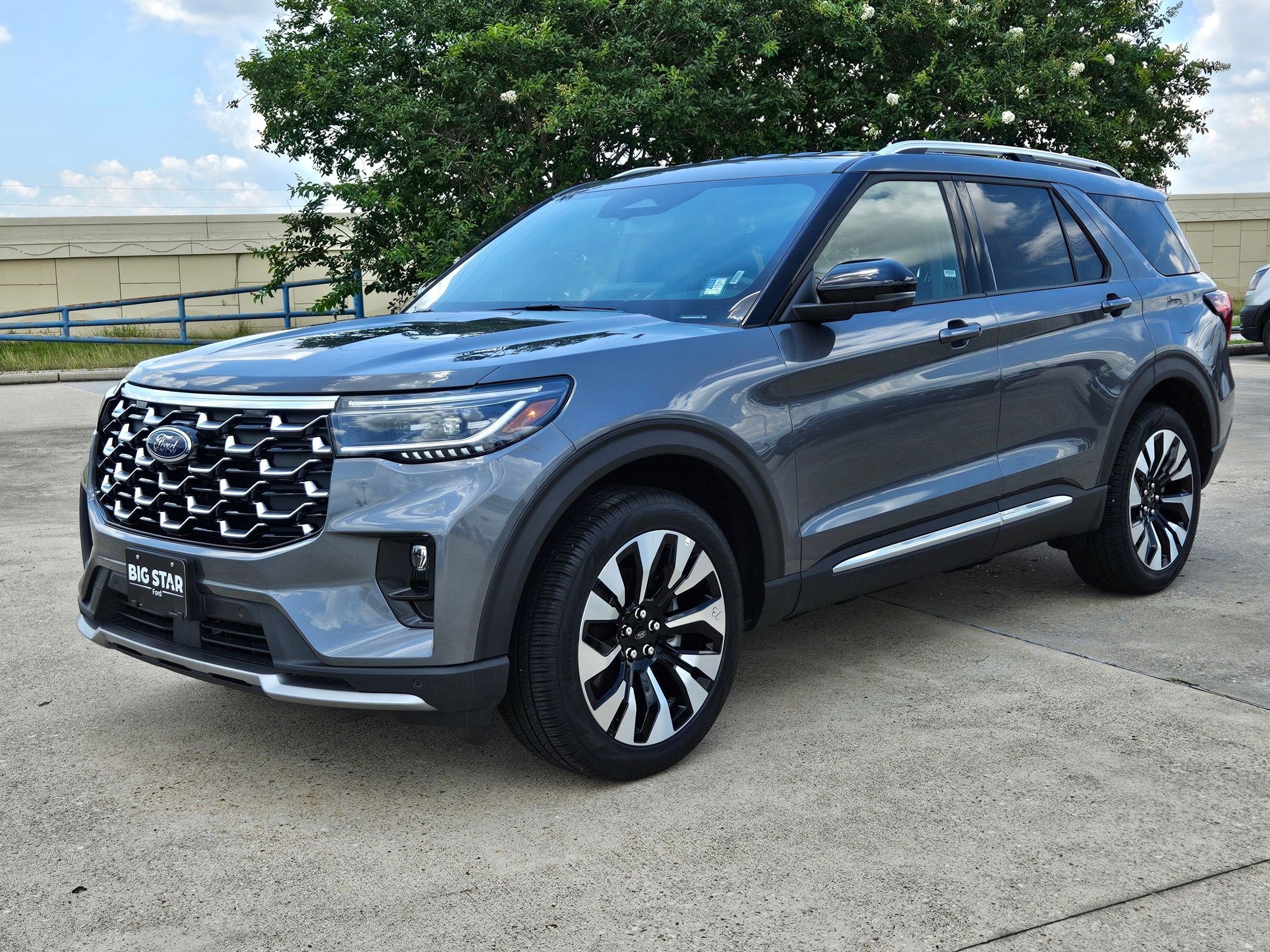 Certified 2026 Ford Explorer Platinum w/ LUX Leather Package AWD/4WD image 10