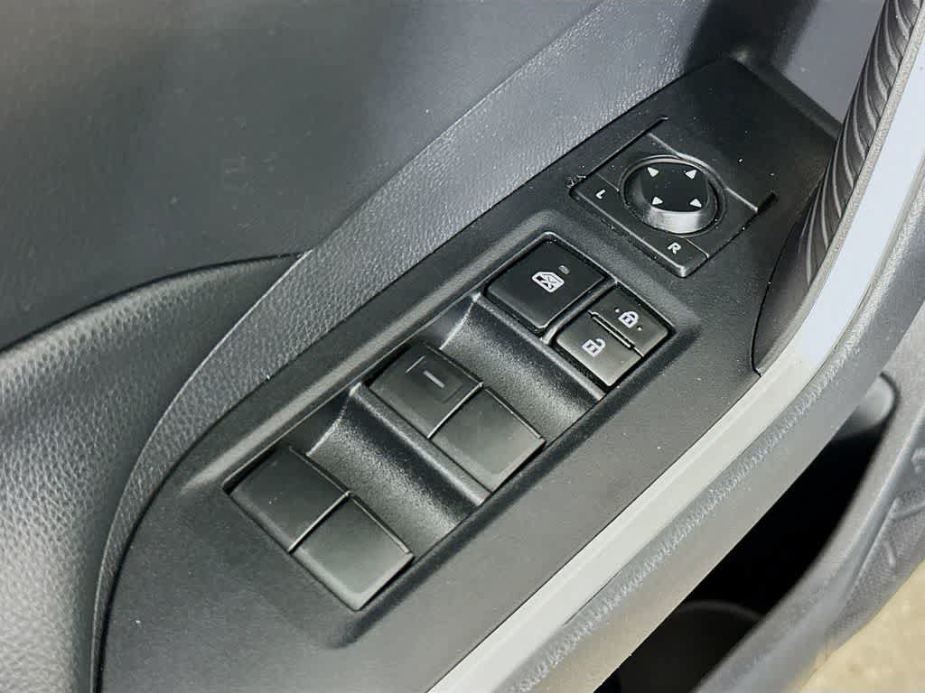 Used 2019 Toyota RAV4 LE FWD image 29