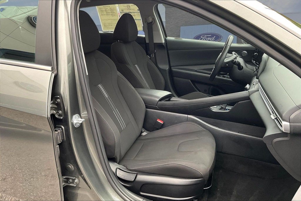 Used 2025 Hyundai Elantra SEL FWD image 27