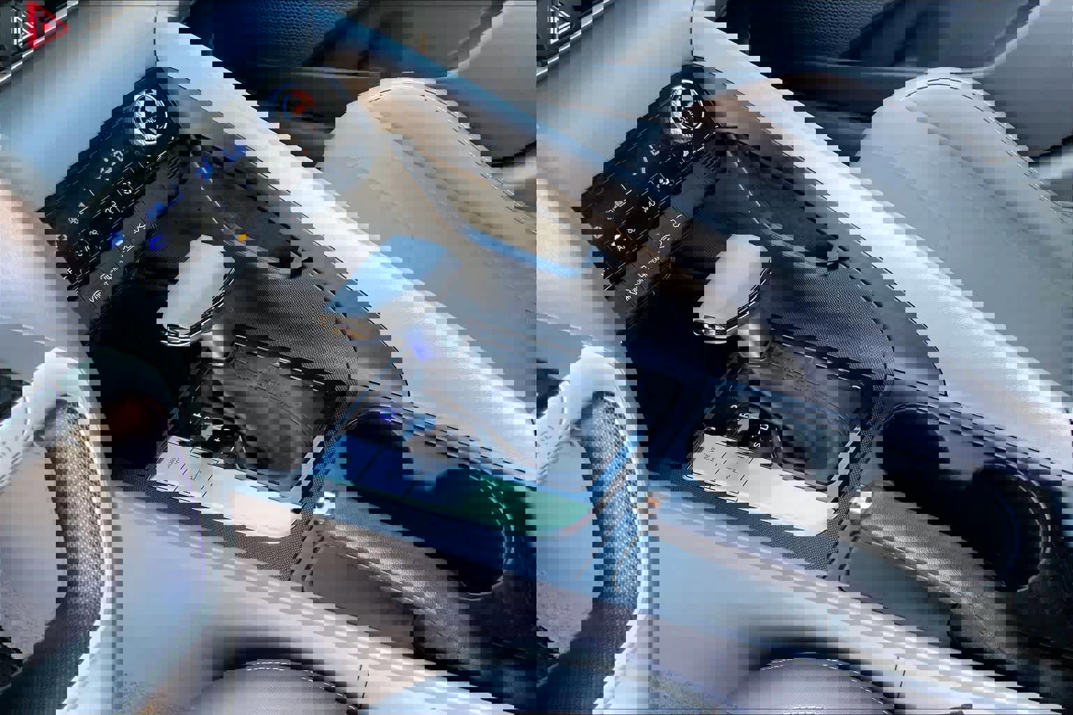 Used 2023 Hyundai Elantra SEL w/ Preferred Accessory Package image 17