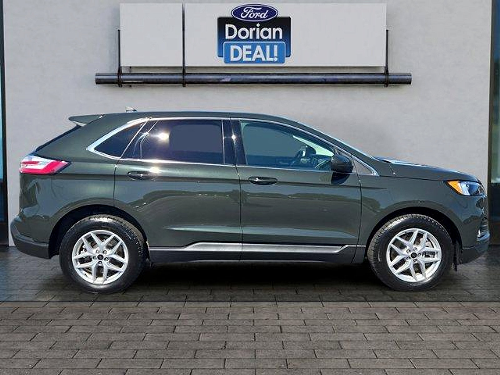 Certified 2024 Ford Edge SEL w/ Convenience Package AWD/4WD image 2