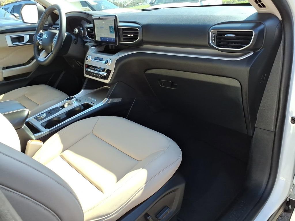 Certified 2023 Ford Explorer XLT w/ Equipment Group 202A image 9