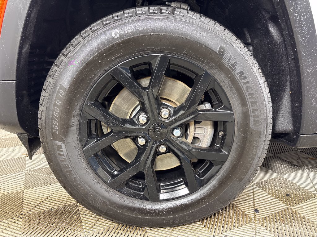 Used 2025 Jeep Grand Cherokee L Altitude RWD image 12