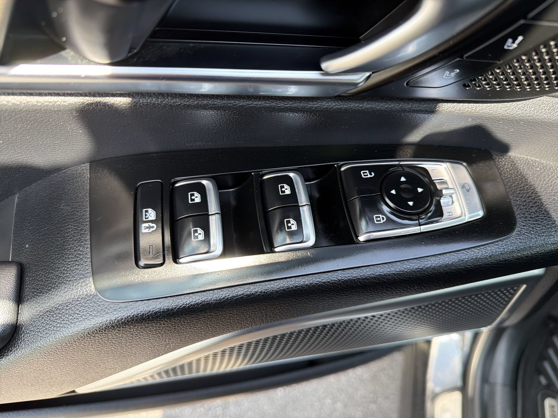Used 2022 Kia Telluride SX w/ SX Prestige Package AWD/4WD image 21