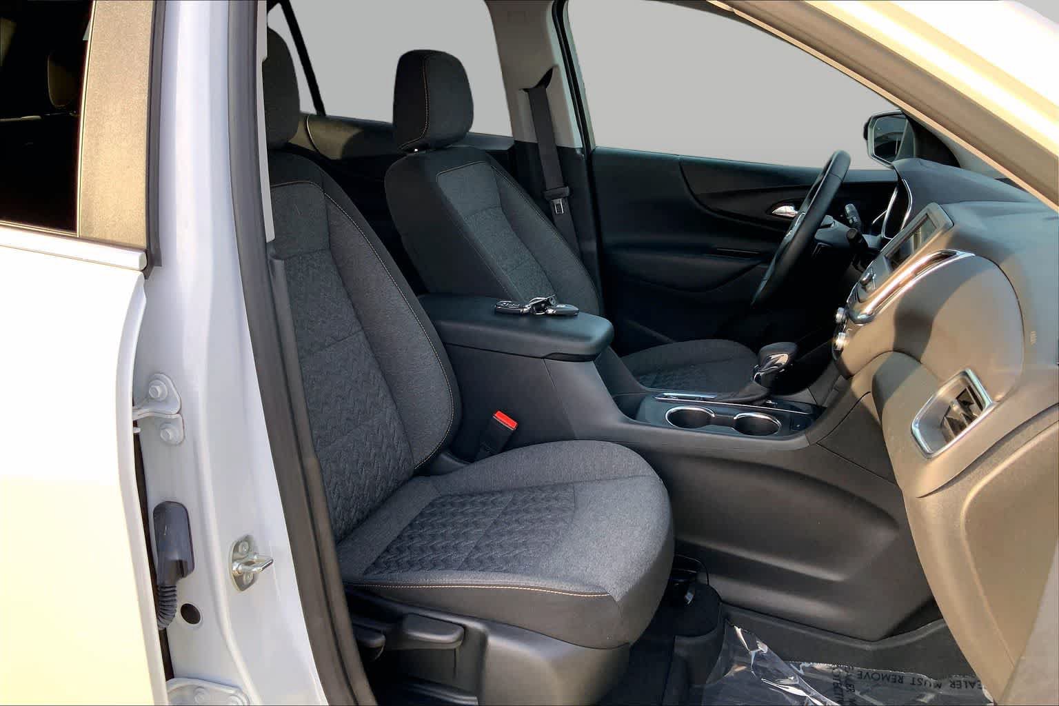 Used 2024 Chevrolet Equinox LT w/ LPO, Floor Liner Package FWD image 9