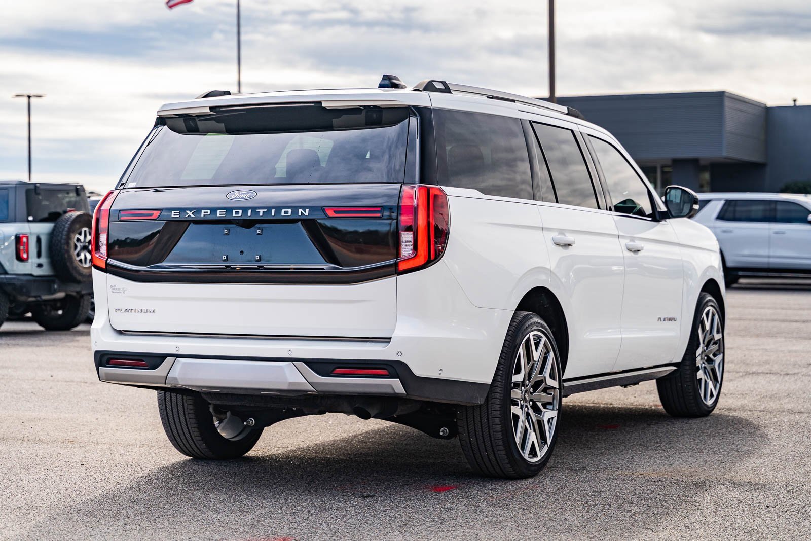Certified 2025 Ford Expedition Platinum w/ Platinum Ultimate Package image 5