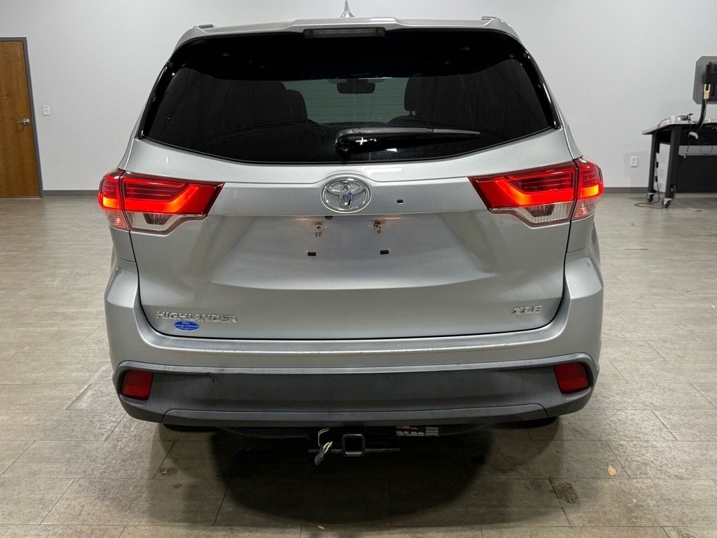 Used 2019 Toyota Highlander XLE image 5