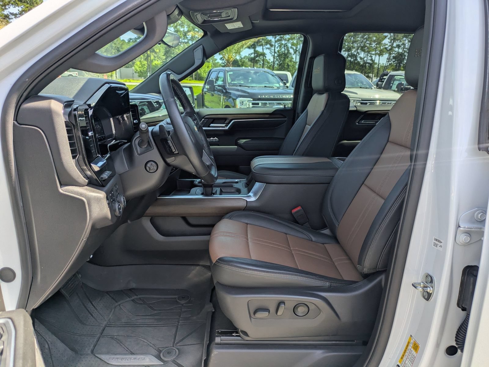 Used 2024 Chevrolet Silverado 1500 High Country w/ High Country Premium Package AWD/4WD image 11