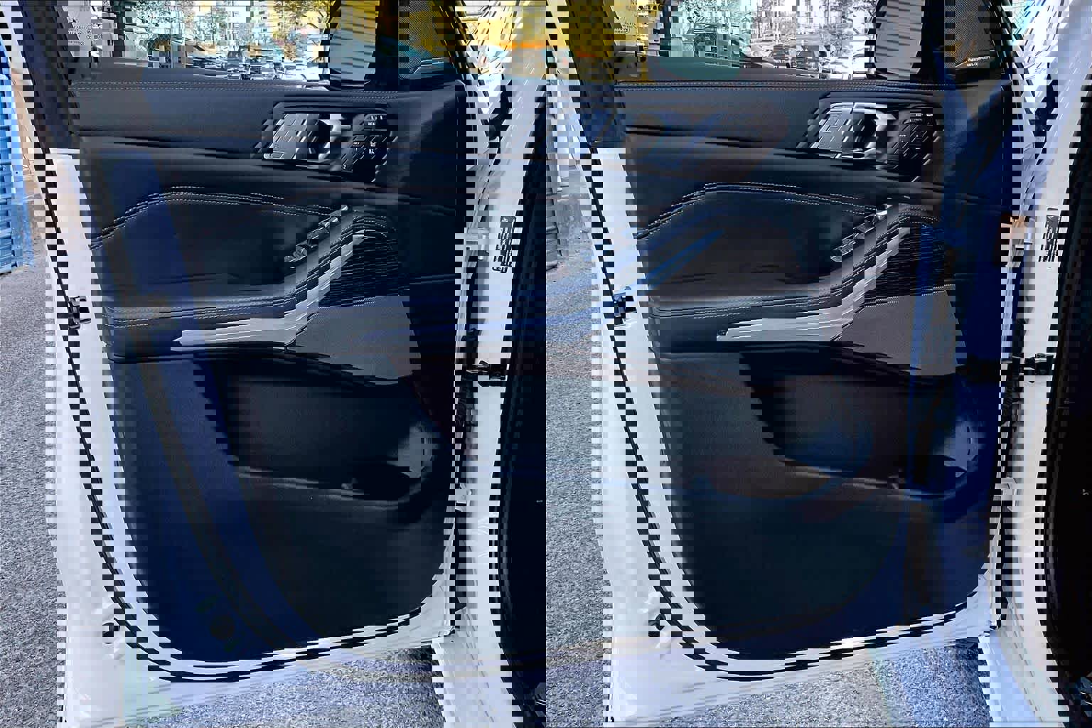 Used 2022 BMW X7 M50i image 22