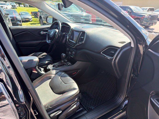 Used 2019 Jeep Cherokee Trailhawk w/ Cold Weather Group AWD/4WD image 34