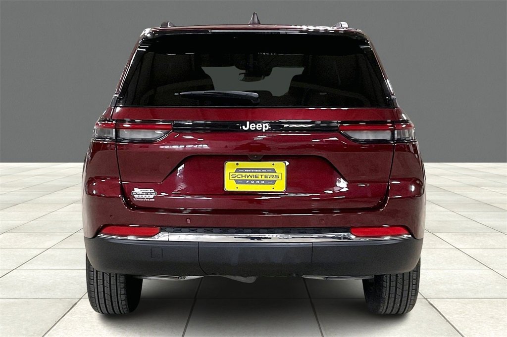 Used 2024 Jeep Grand Cherokee Limited image 4