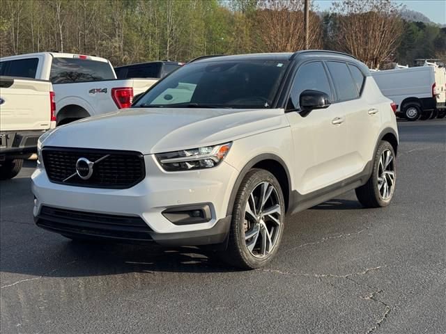 Used 2022 Volvo XC40 T4 R-Design w/ Protection Package Premier FWD image 8