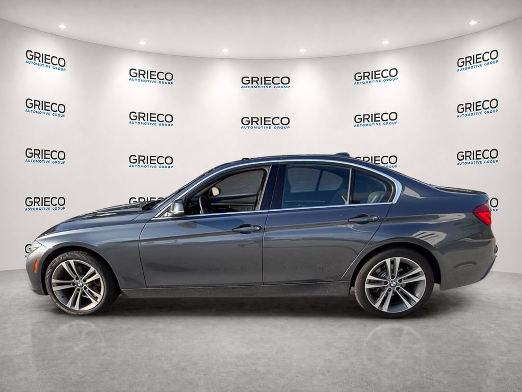 Used 2018 BMW 330i xDrive Sedan AWD/4WD image 4