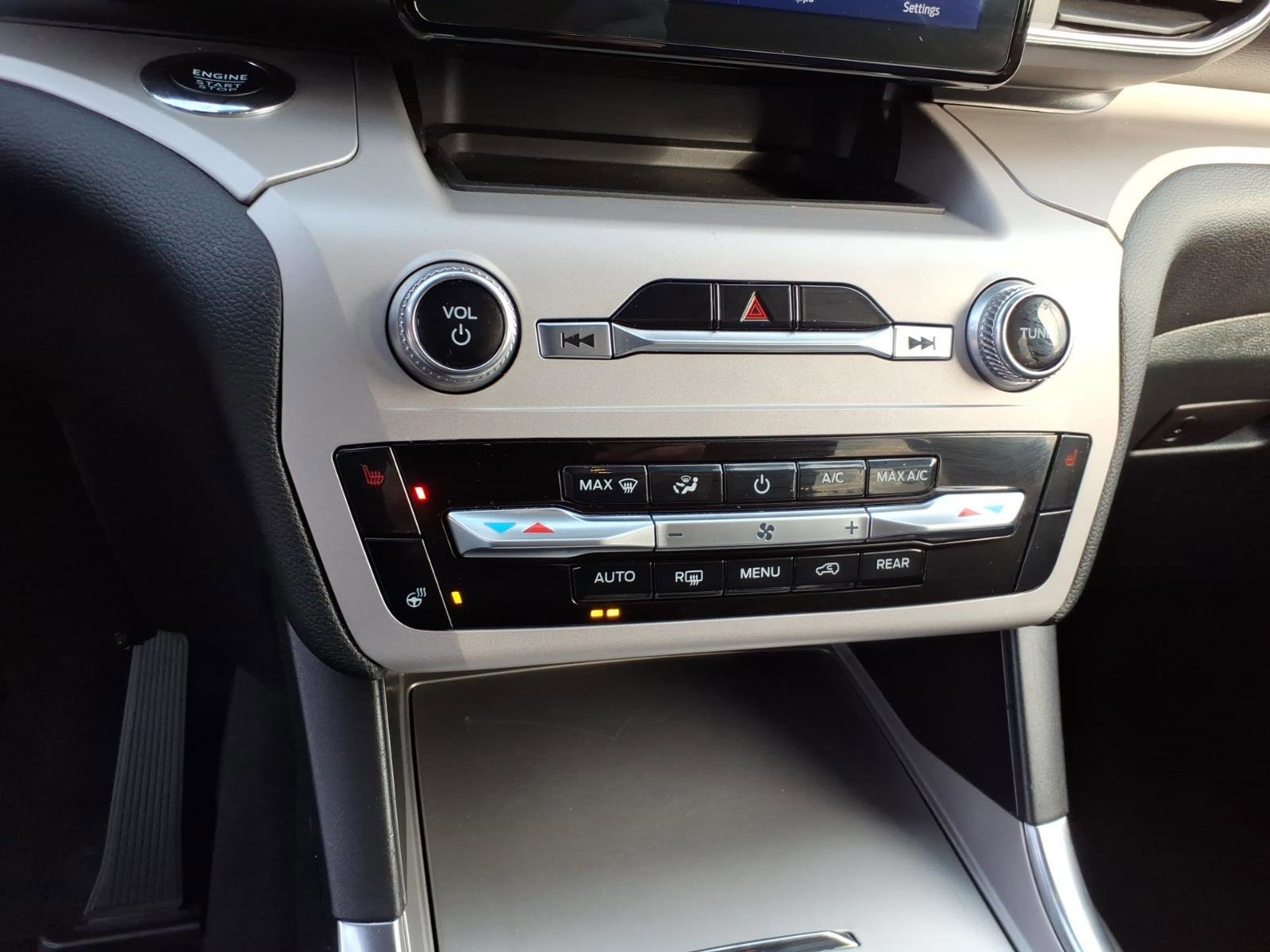 Certified 2024 Ford Explorer XLT w/ Equipment Group 202A image 18