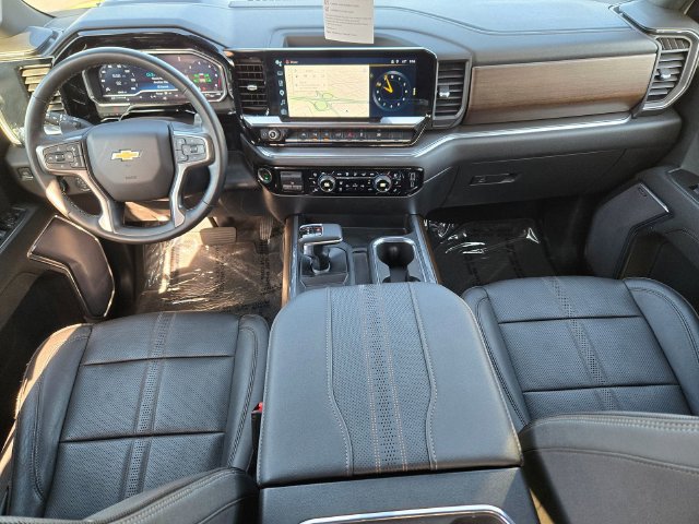 Used 2023 Chevrolet Silverado 1500 High Country w/ Technology Package AWD/4WD image 9