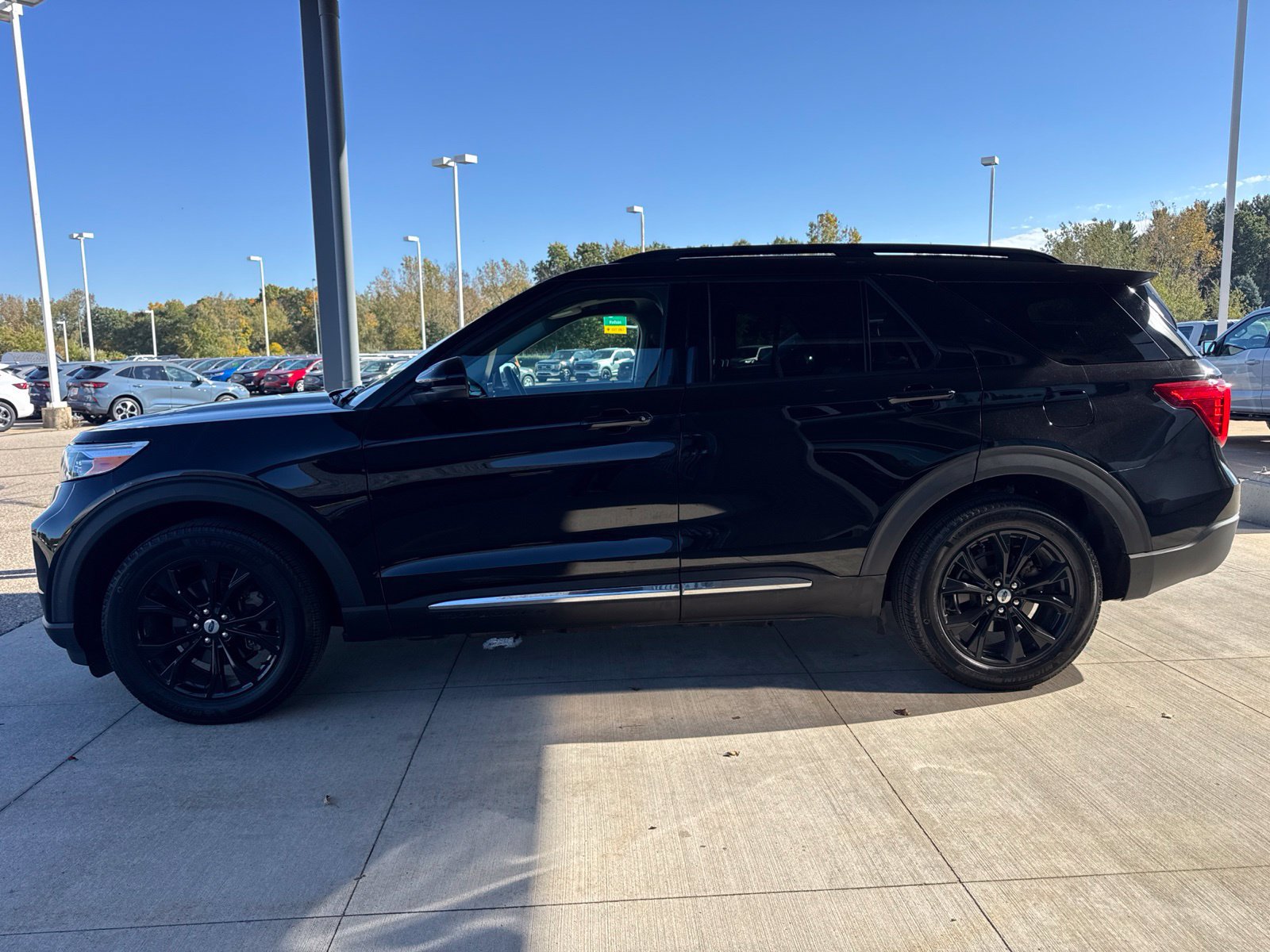 Certified 2023 Ford Explorer XLT w/ Equipment Group 202A AWD/4WD image 4