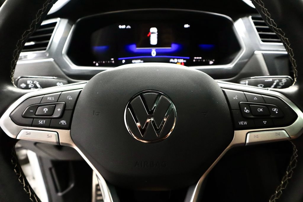 Used 2023 Volkswagen Tiguan SE R-Line AWD/4WD image 28