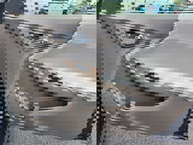 Used 2018 Chevrolet Malibu Premier image 29