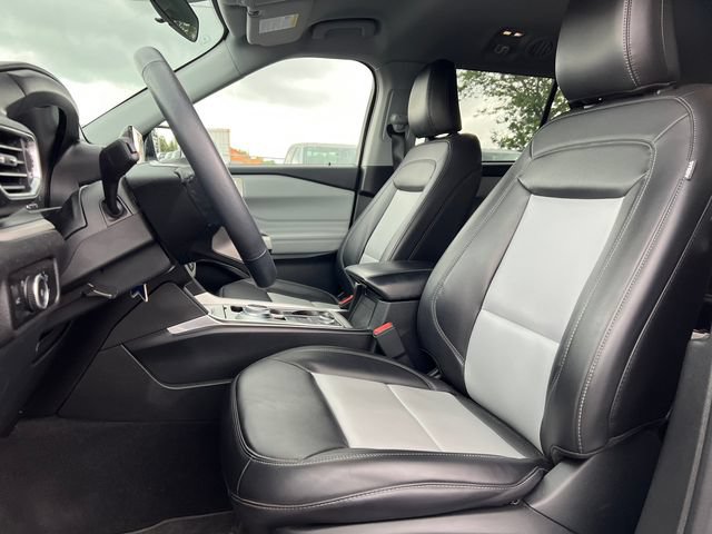 Certified 2023 Ford Explorer XLT w/ Equipment Group 202A AWD/4WD image 3