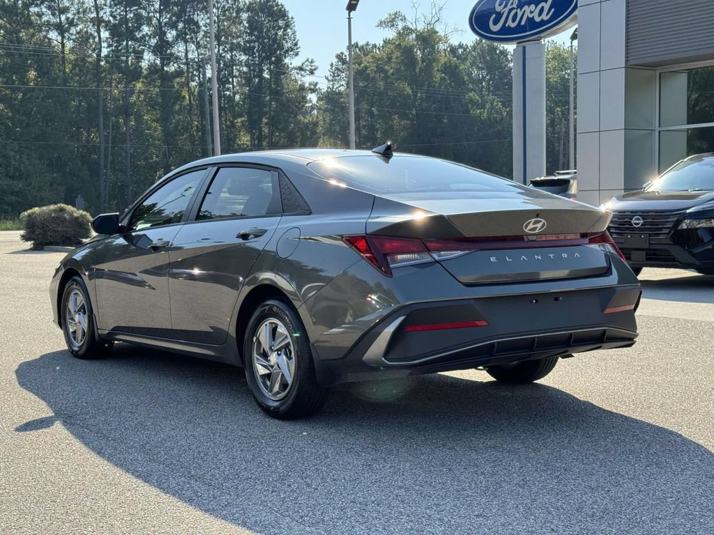 Used 2025 Hyundai Elantra SE FWD image 24
