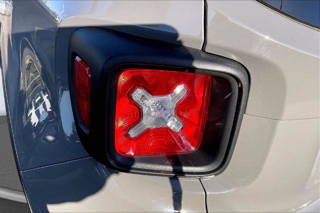 Used 2023 Jeep Renegade Latitude AWD/4WD image 30