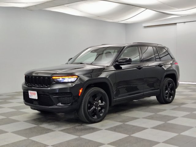 Used 2023 Jeep Grand Cherokee Altitude AWD/4WD image 6