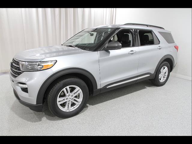 Certified 2023 Ford Explorer XLT w/ Equipment Group 202A AWD/4WD image 3