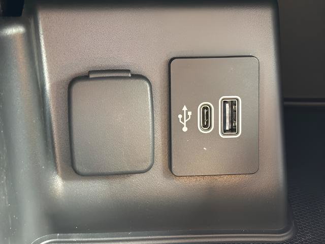 Certified 2025 Ford Explorer Active w/ Active Comfort Package AWD/4WD image 19