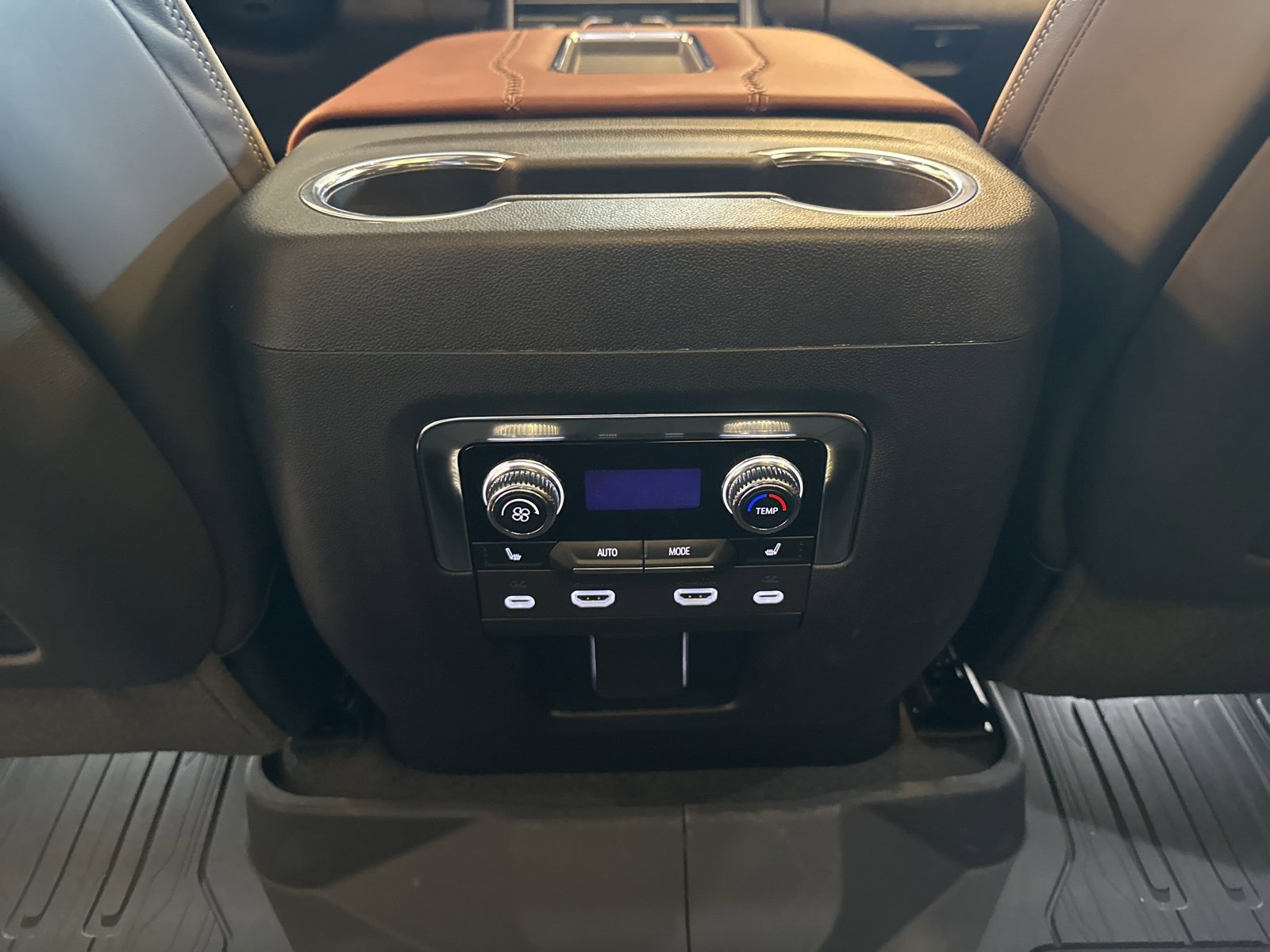 Used 2024 GMC Yukon Denali Ultimate w/ LPO, Floor Liner Package image 32