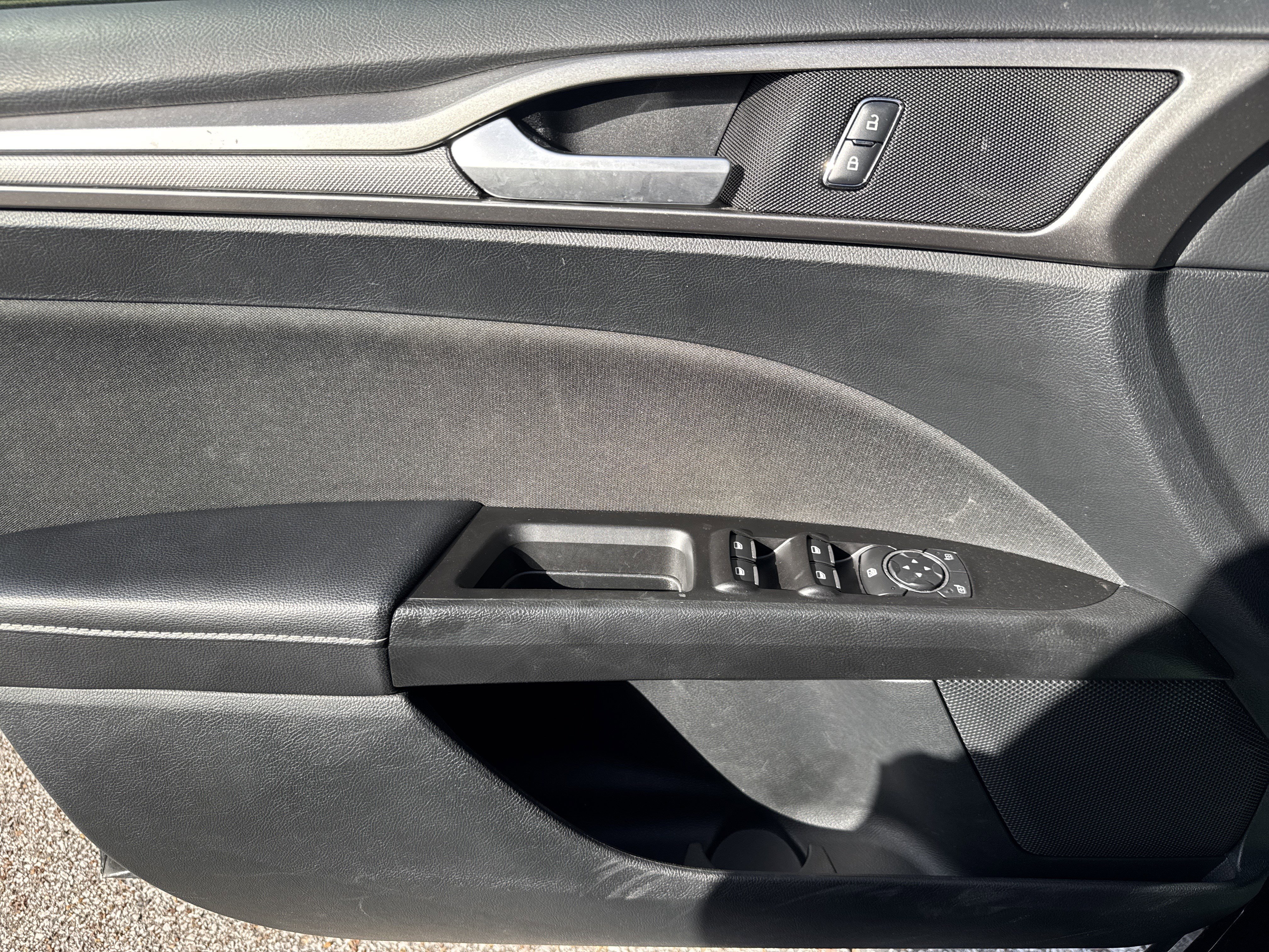 Certified 2017 Ford Fusion SE w/ Fusion SE Technology Package FWD image 14