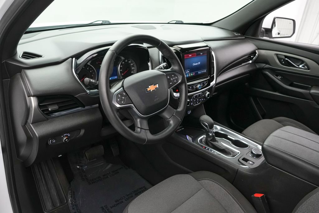 Used 2023 Chevrolet Traverse LT image 12