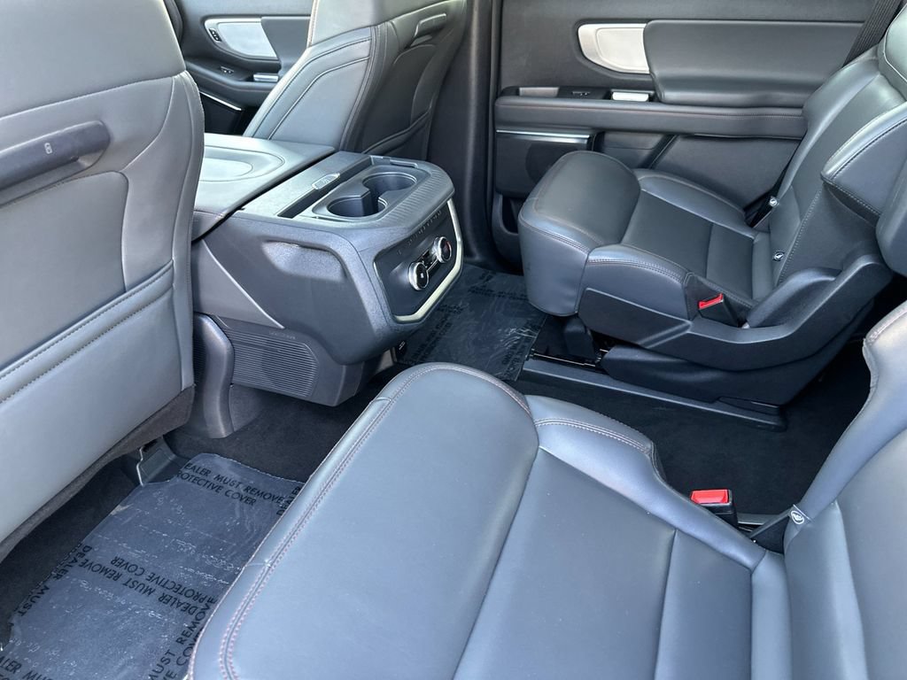 Certified 2025 Ford Expedition Active AWD/4WD image 11