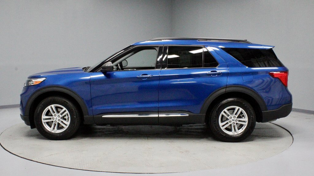 Certified 2022 Ford Explorer XLT w/ Equipment Group 202A image 2