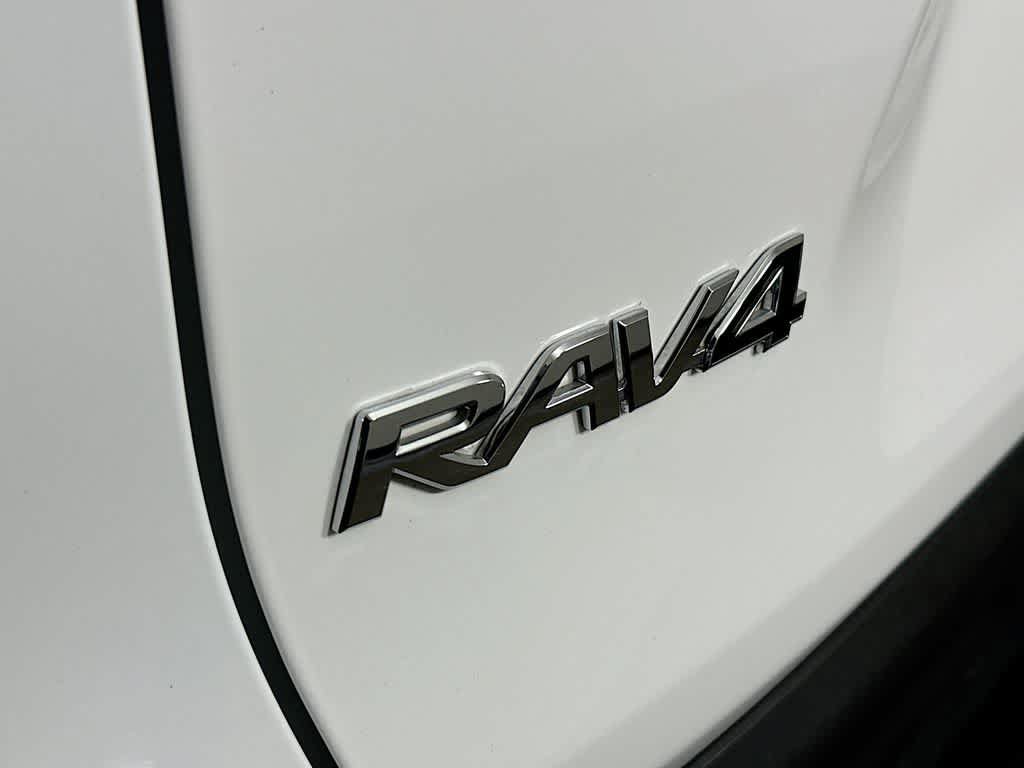 Used 2021 Toyota RAV4 LE FWD image 7