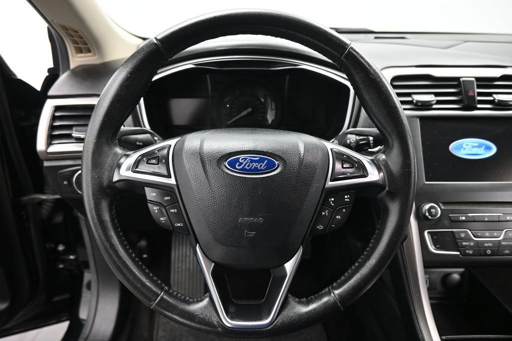 Certified 2017 Ford Fusion SE w/ Equipment Group 201A FWD image 12