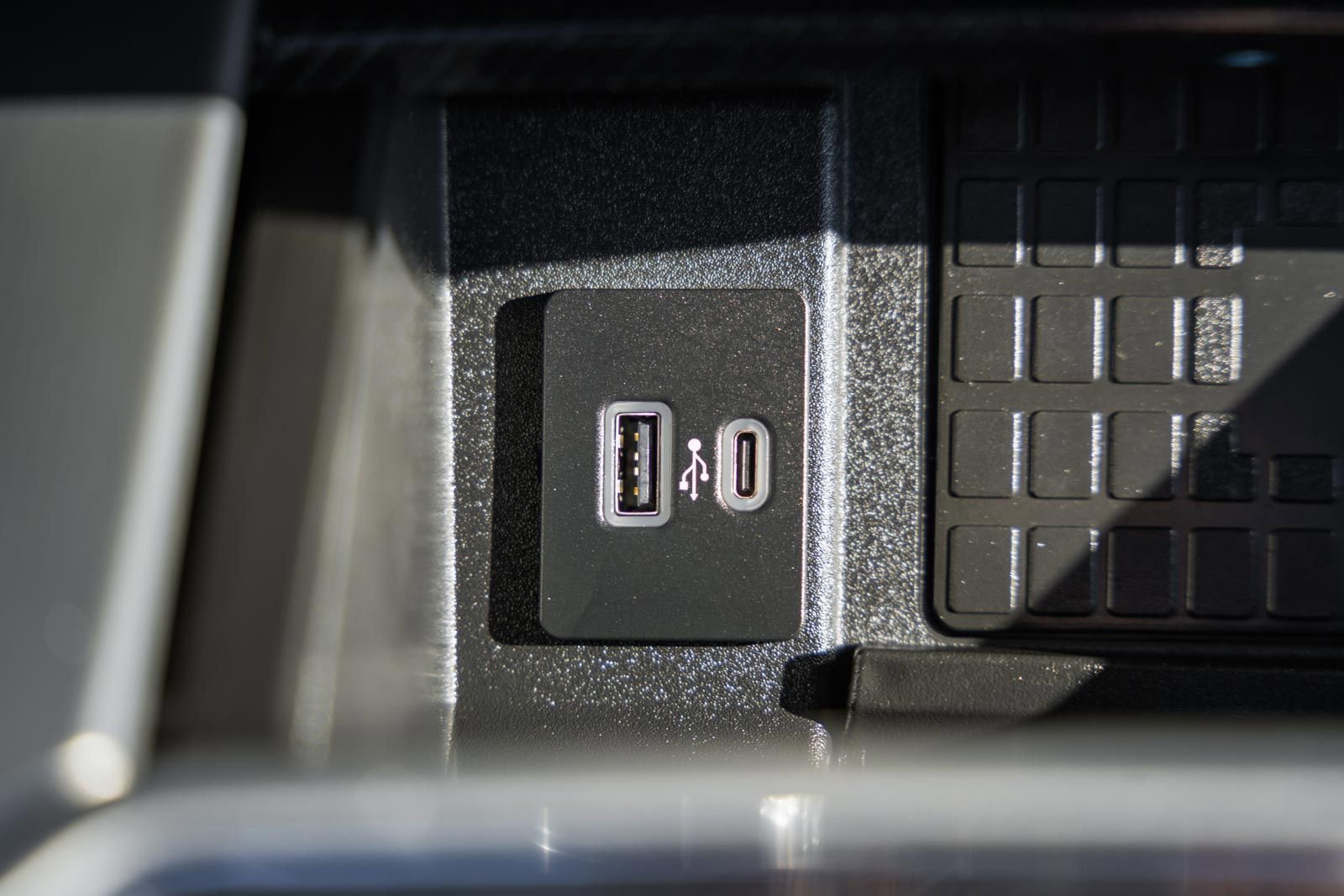 Certified 2022 Ford F450 Platinum w/ FX4 Off-Road Package image 32