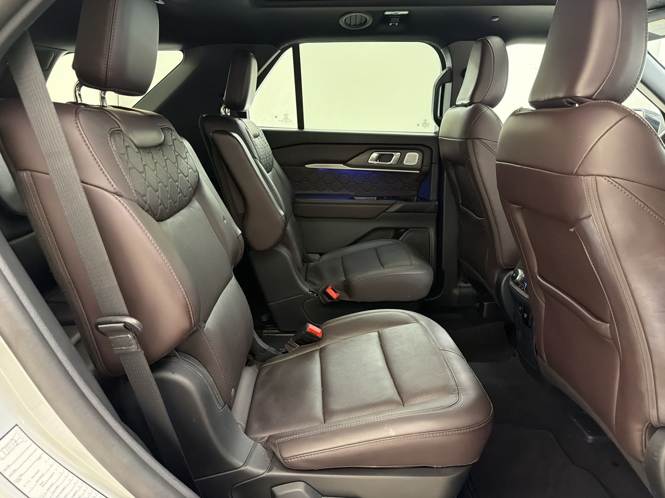 Certified 2025 Ford Explorer Platinum w/ LUX Leather Package AWD/4WD image 32