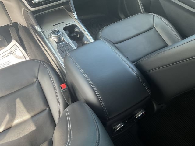 Certified 2022 Ford Explorer XLT w/ Equipment Group 202A AWD/4WD image 21