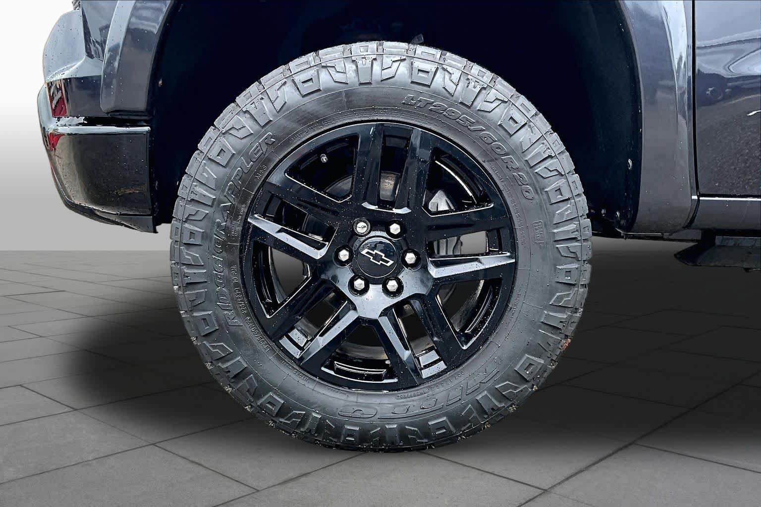 Used 2024 Chevrolet Silverado 1500 LT Trail Boss w/ LT Trail Boss Premium Package AWD/4WD image 11