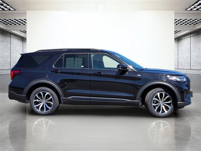 Certified 2025 Ford Explorer ST-Line AWD/4WD image 4