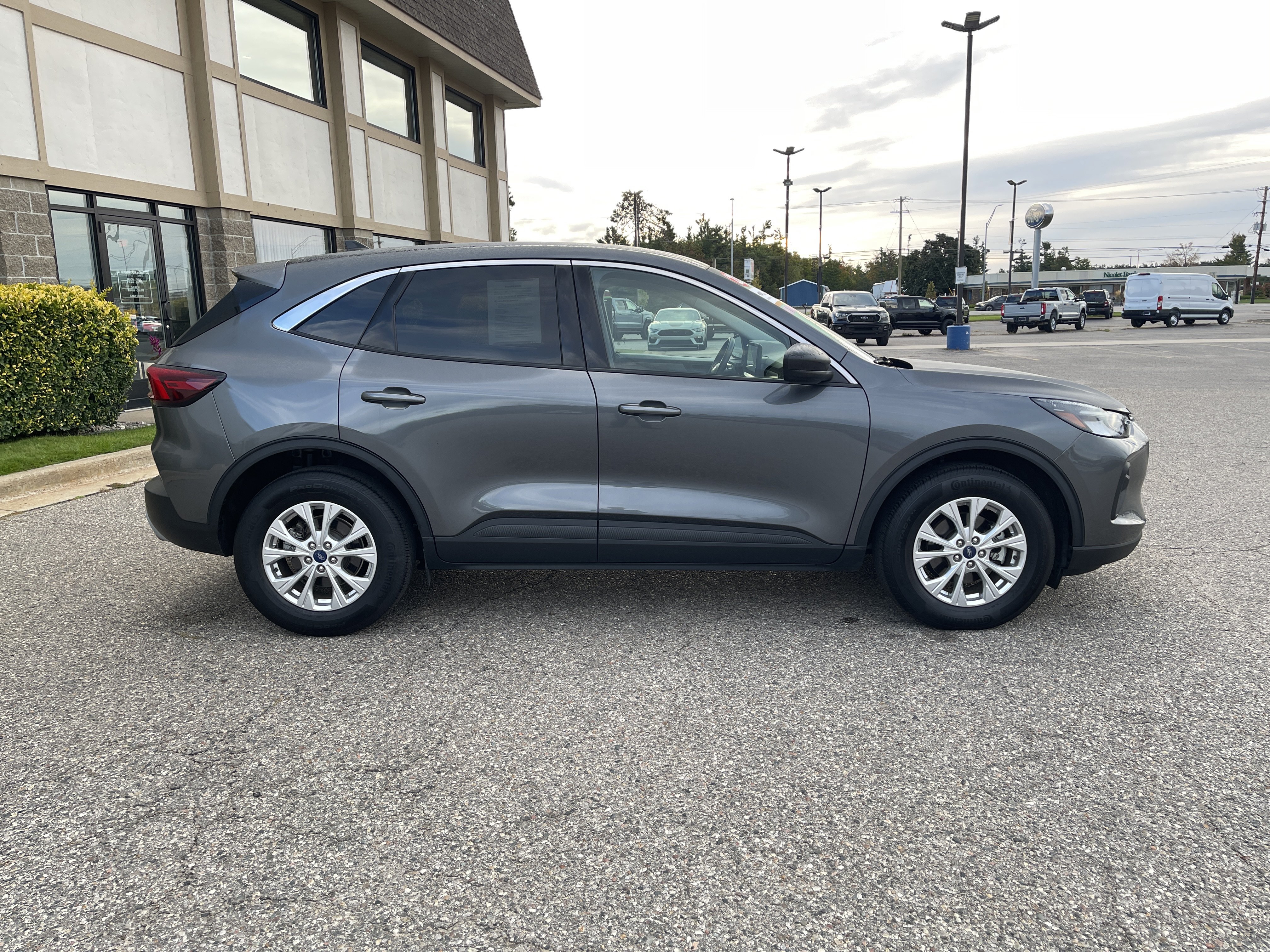 Certified 2023 Ford Escape Active w/ Tech Pack #1 AWD/4WD image 3