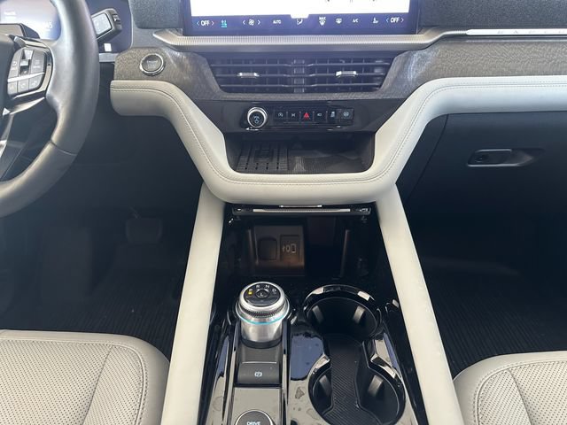 Certified 2025 Ford Explorer Platinum w/ Ultimate Package AWD/4WD image 15